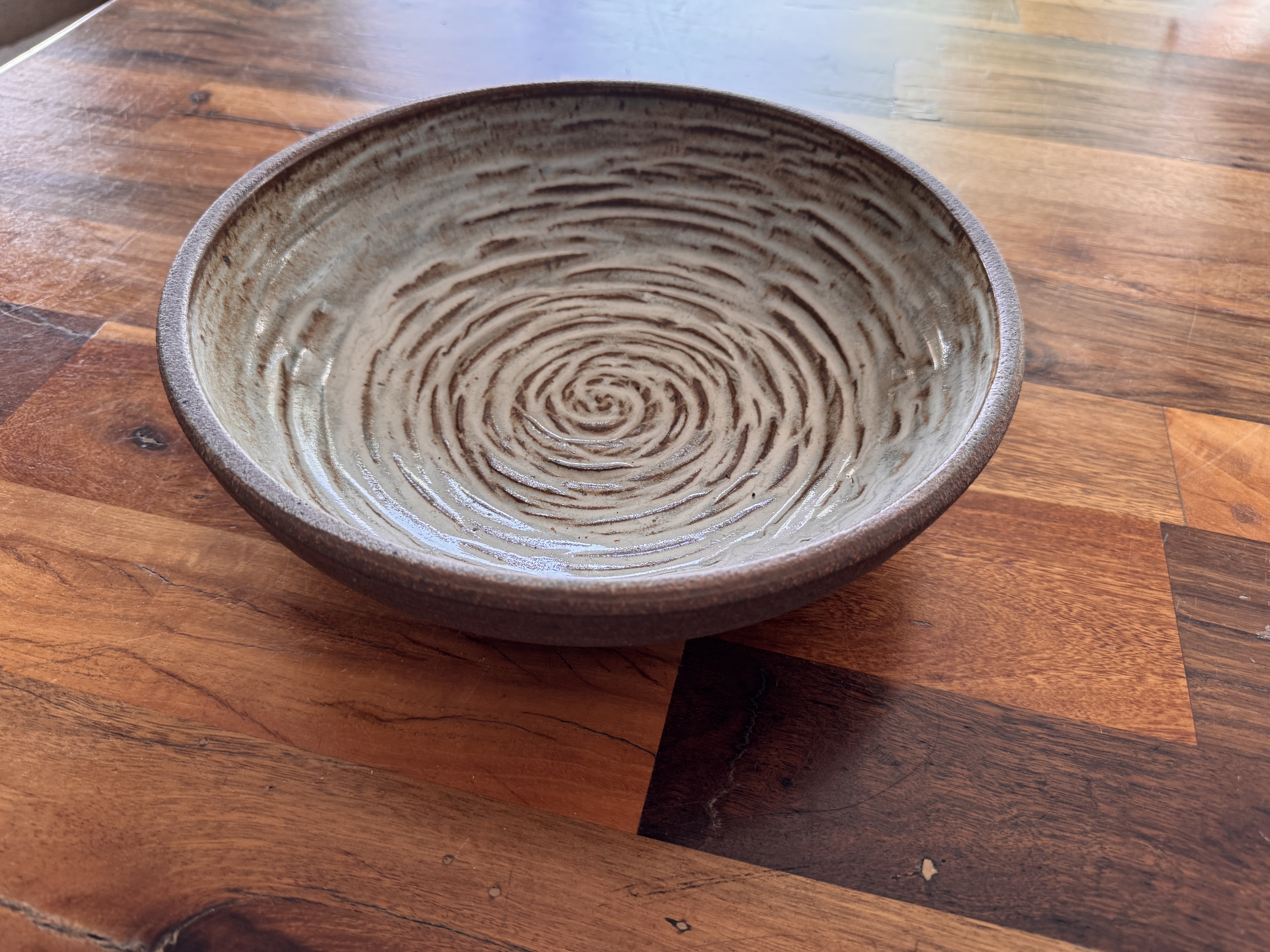 Serving Bowl — detail