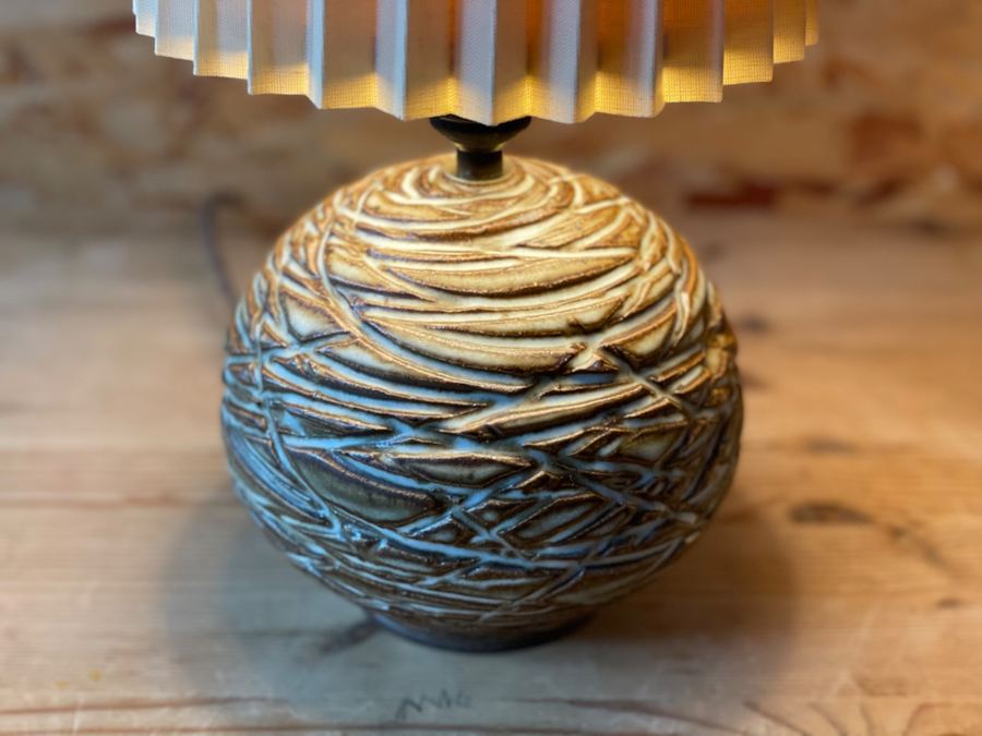 Crosshatch carved globe lamp base closeup